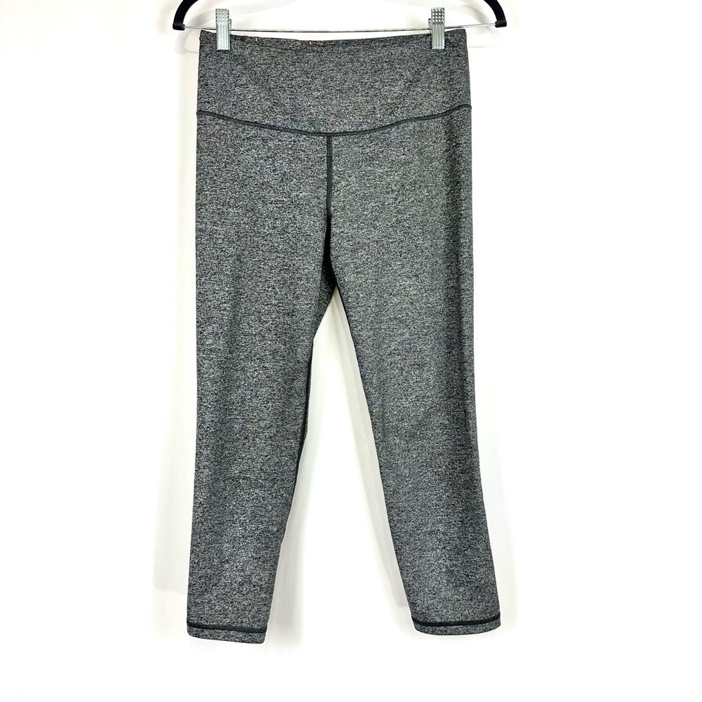 VSX Victoria’s Secret Women’s Sz M Heathered Grey Active Knockout Capri Leggings